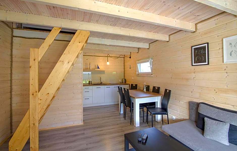 Ostoja Sosnowa Czarny Mlyn, kompleks dwóch domkow