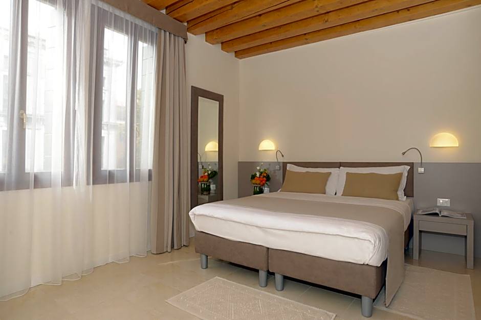 Leone Hotel