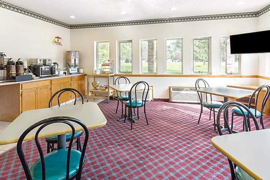 Super 8 by Wyndham Cresco IA