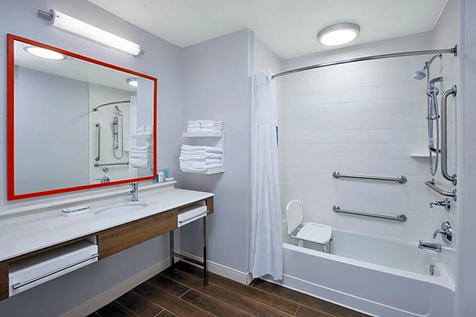 Hampton Inn By Hilton & Suites Oakwood Village-Cleveland