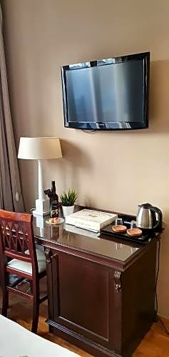Smart Hotel Gallery House
