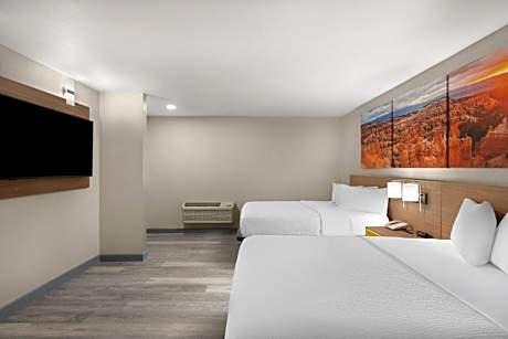 2 Queen Beds, Family Suite, Non-Smoking