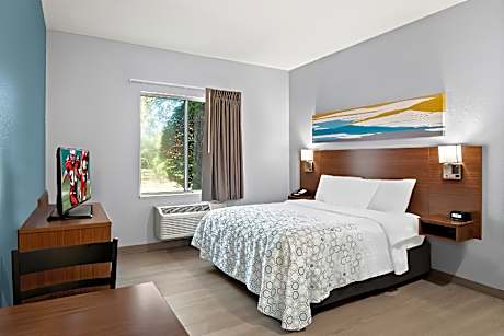 ADA Accessible Studio 1 Queen Bed with Jetted Tub Non-Smoking