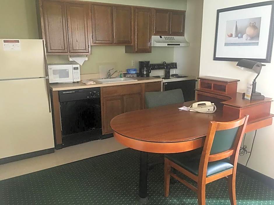 FairBridge Inn & Suites - Akron Copley Township