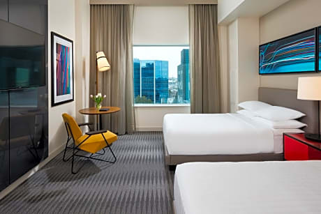 2 Queen Beds with Club Access