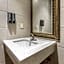 Le Blanc Inn & Suites