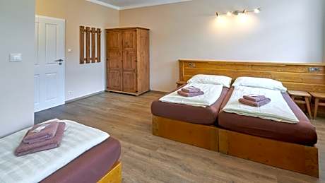 Quadruple Room with Private Bathroom