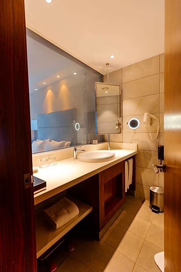 Crowne Plaza Nairobi Airport by IHG