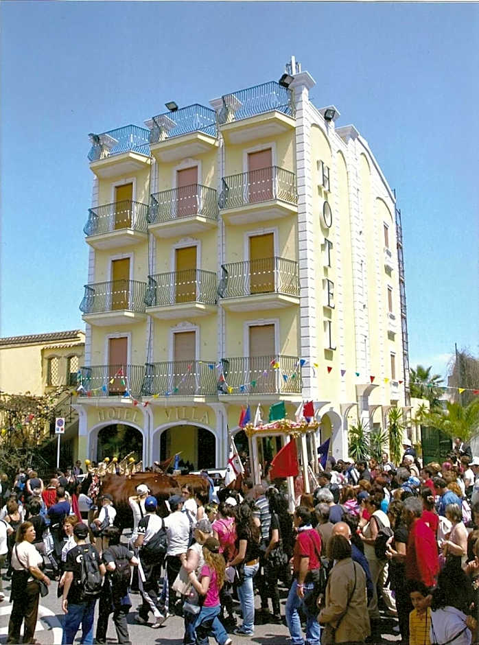 Hotel Villarosa con Vespa Rent