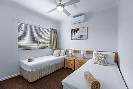 Deluxe Three-Bedroom Villa with Spa Bath