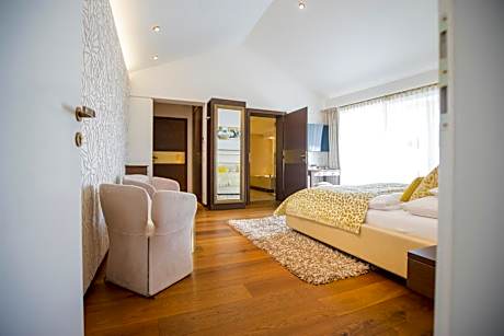 Iris Porsche Hotel & Restaurant