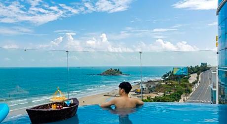 One Season Boutique Hotel Vung Tau - Beachfront