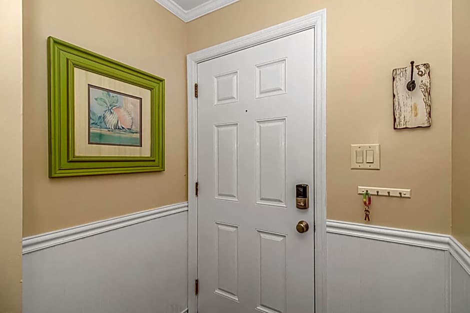 Exceptional Ocean-Pier-Pool Front 1 BR Condo