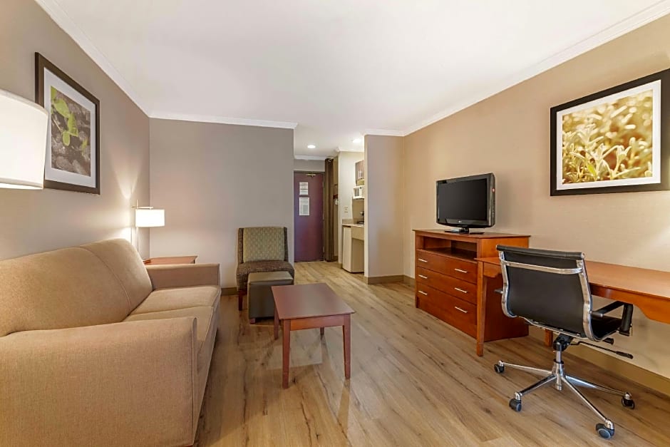 Best Western Plus Liverpool - Syracuse Inn & Suites