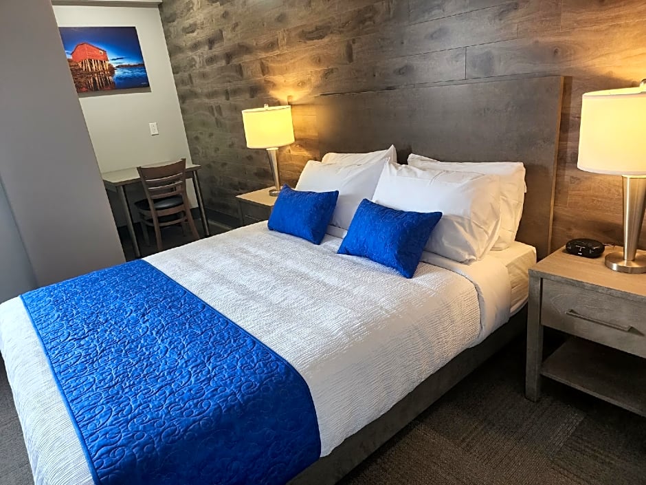 Photo 1 of 11 of 1 Queen Bed Suite