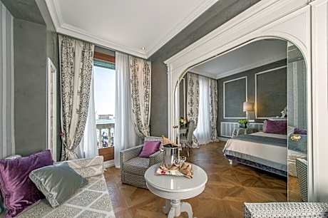 Junior Suite with Lagoon View