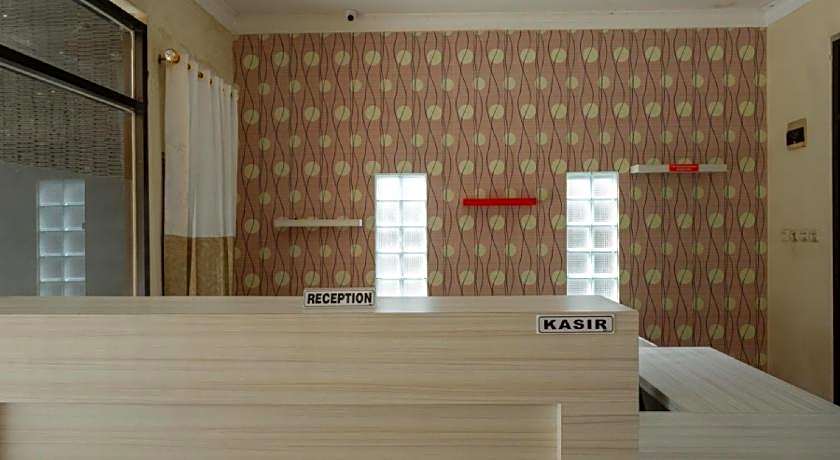 RedDoorz near Millenium Waterpark Palu