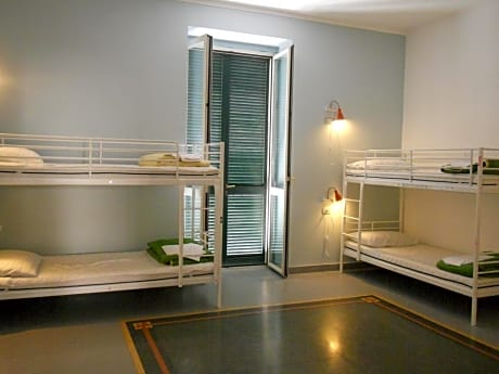 Bed in 4-Bed Mixed Dormitory Room with En suite Bathroom 