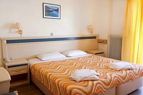 Double or Twin Room with Partial Sea View