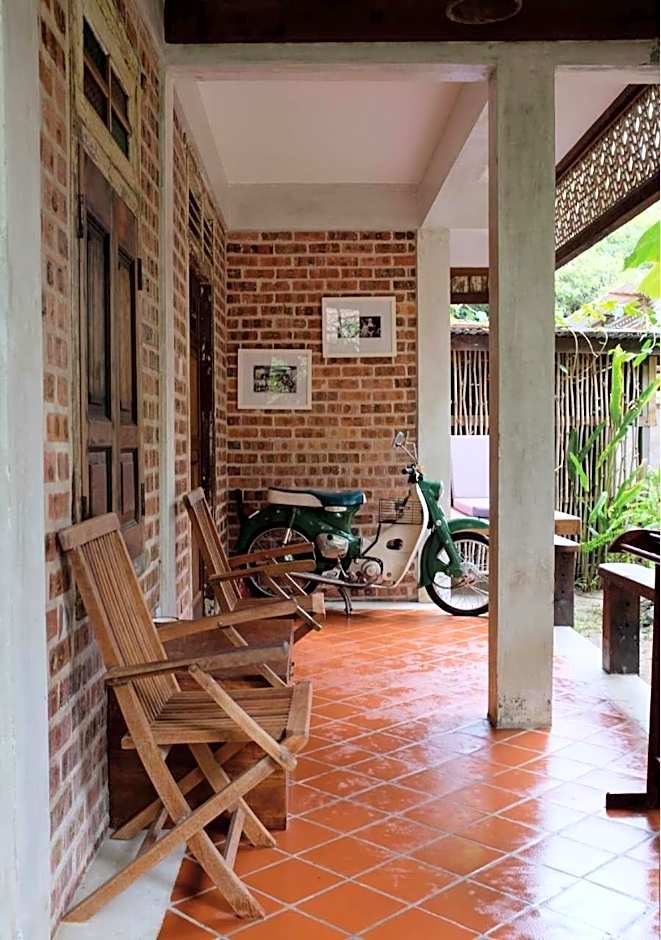 Panji Panji Tropical Wooden Home