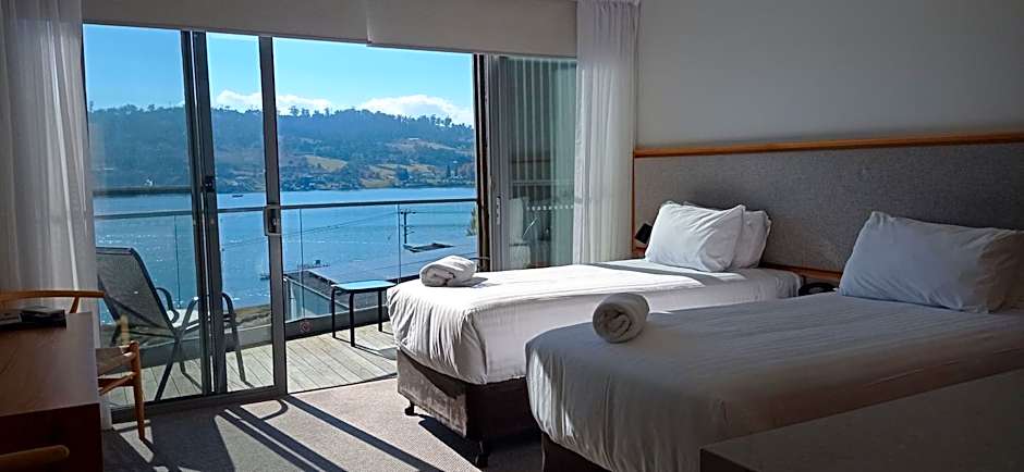 Rosevears Riverview Hotel