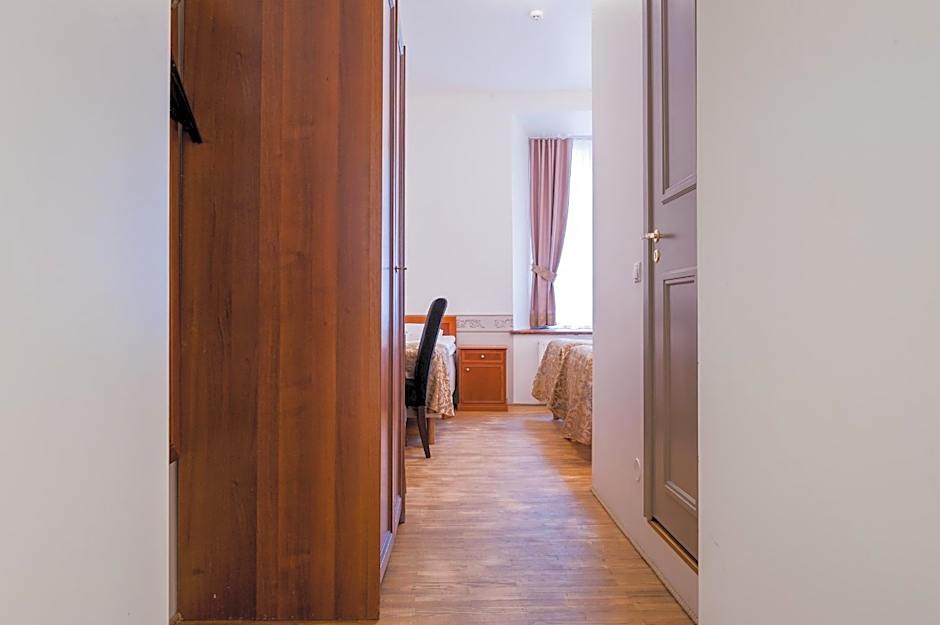 Three Crowns Residents