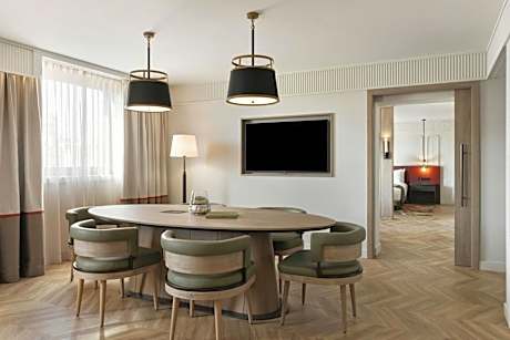 Empress King Suite with Church View