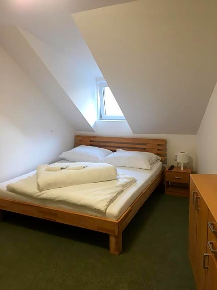 Mikulov - Inn - hotel s vinným sklepem Venuše