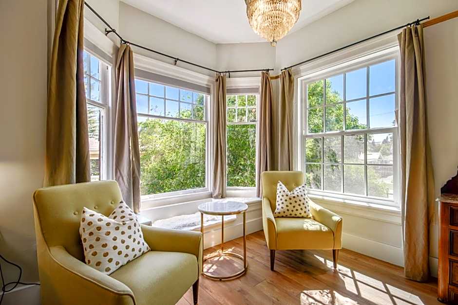 Cedar Gables Inn