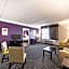 La Quinta Inn & Suites by Wyndham San Antonio Downtown