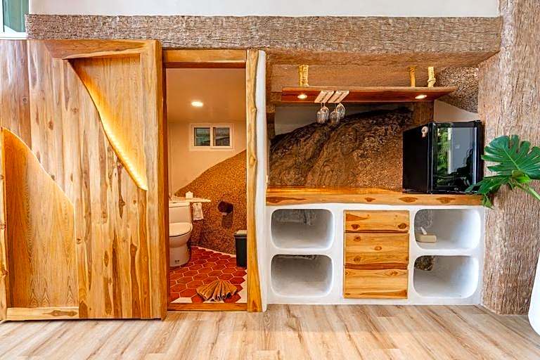 The Rock Samui Poshtel Lamai Beach