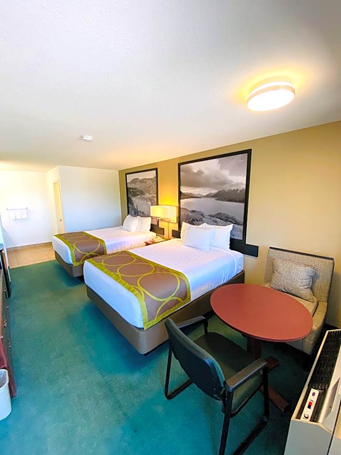 Super 8 by Wyndham 100 Mile House