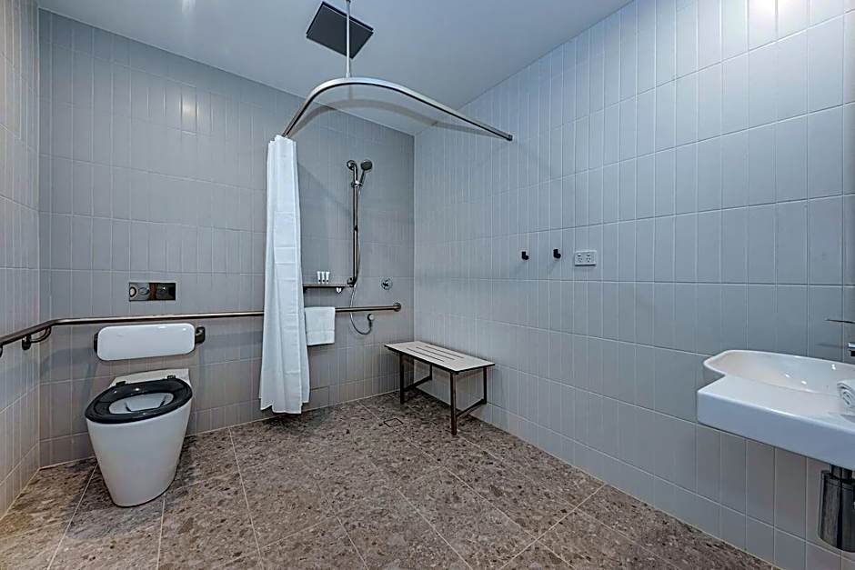 Littomore Suites Kingswood