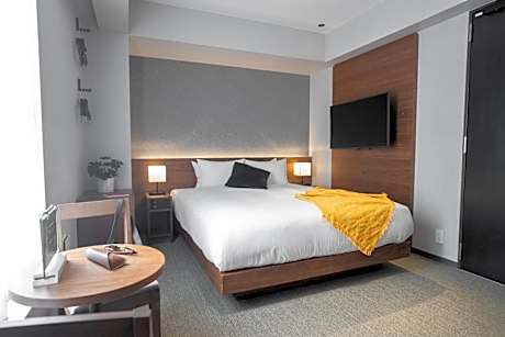 Essential Queen - Non-smoking