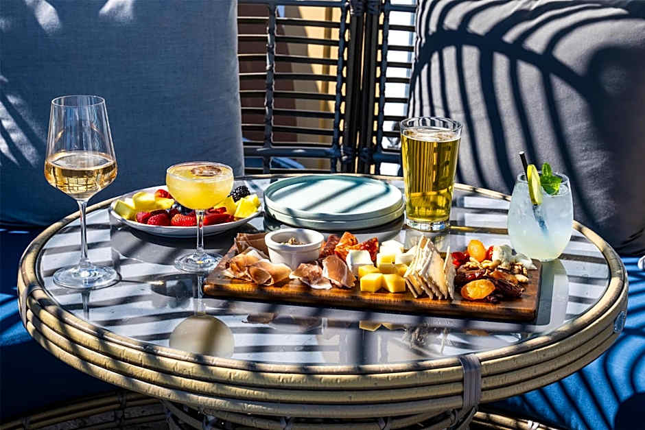 Inn at the Pier Pismo Beach, Curio Collection by Hilton