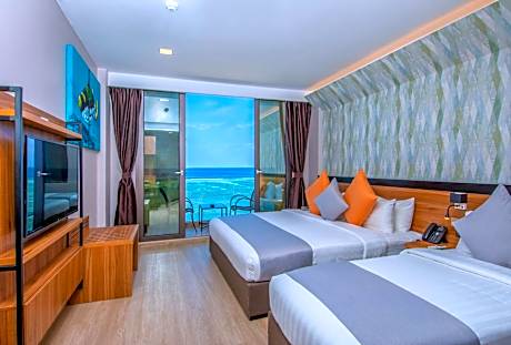 Deluxe Triple Room with Sea View