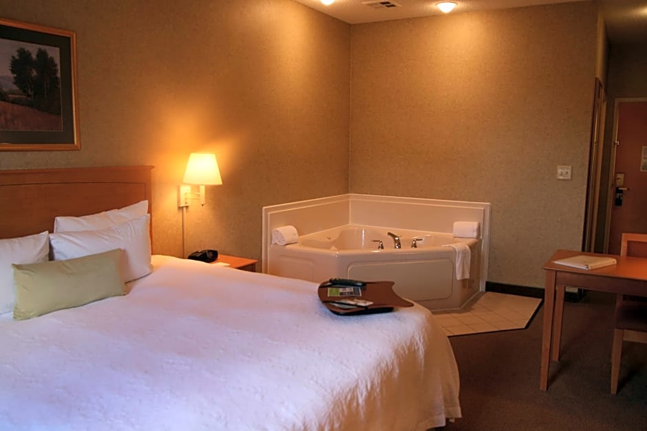 Photo 1 of 3 of 1 King Bed, Whirlpool