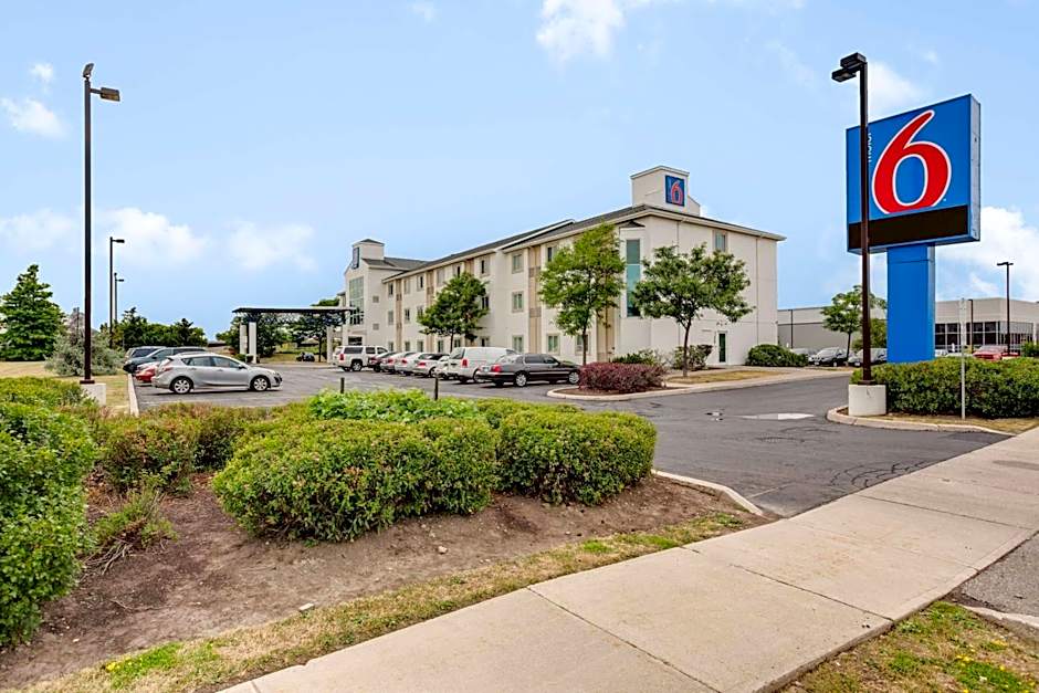 Motel 6-Brampton, ON - Toronto