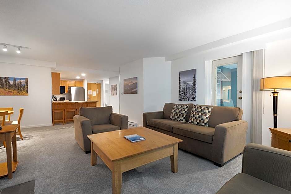 The Woodrun Lodge by Whiski Jack