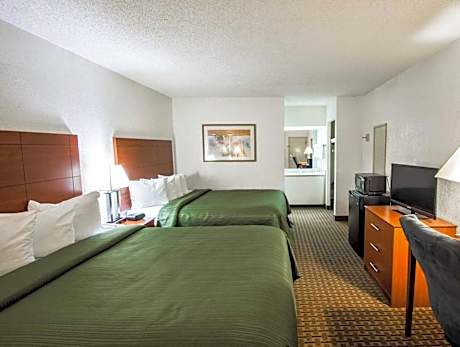 Queen with 2 Queen Beds - Non-Smoking