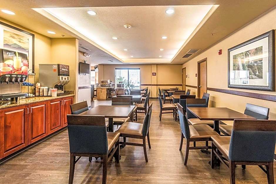 Comfort Inn & Suites