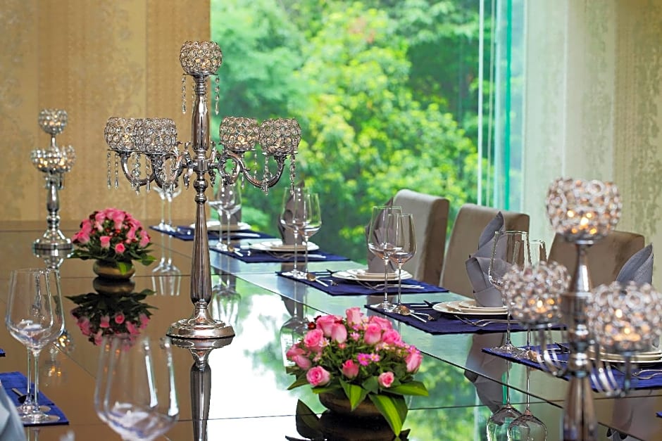 Central Palace Hotel