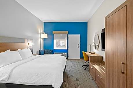 Standard King Room with Pool View