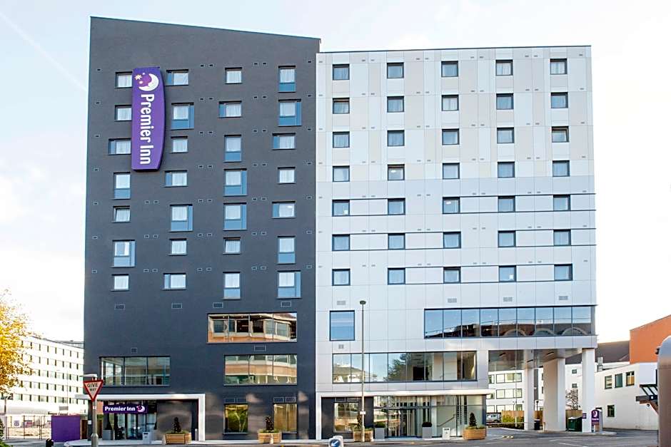 Premier Inn Woking Town Centre