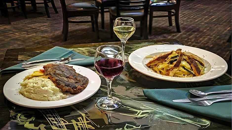 Clarion Hotel & Suites Memphis Airport (CLOSED) – Memphis, TN