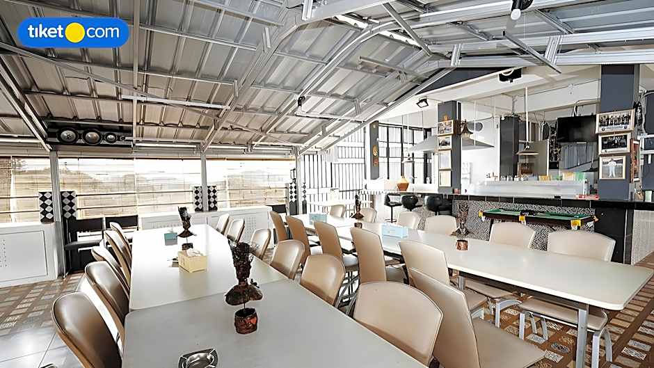 Hotel Salon Fora & Longhill Cafe Fora