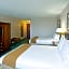 Holiday Inn Express and Suites Pittsburgh West Mifflin