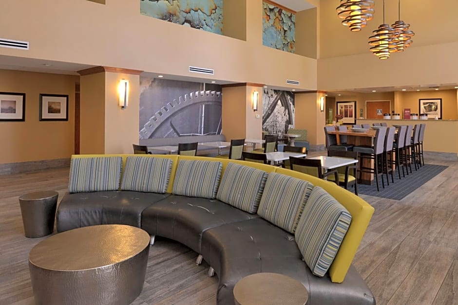 Hampton Inn By Hilton And Suites Bakersfield North-Airport