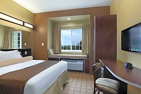 1 Queen Bed, Mobility/Hearing Impaired Accessible Studio Suite, Non-Smoking