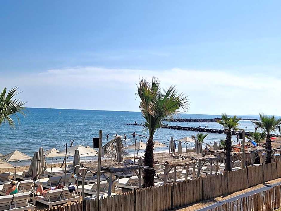 Camping La Carabasse Vias-Plage-T4 Climatisé,Tout confort, Emplacement calme !